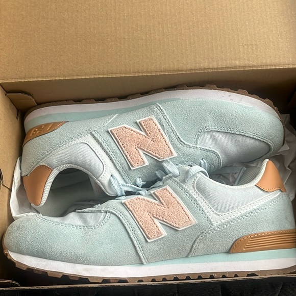 New balance size 7Y(9W) - Picture 1 of 4